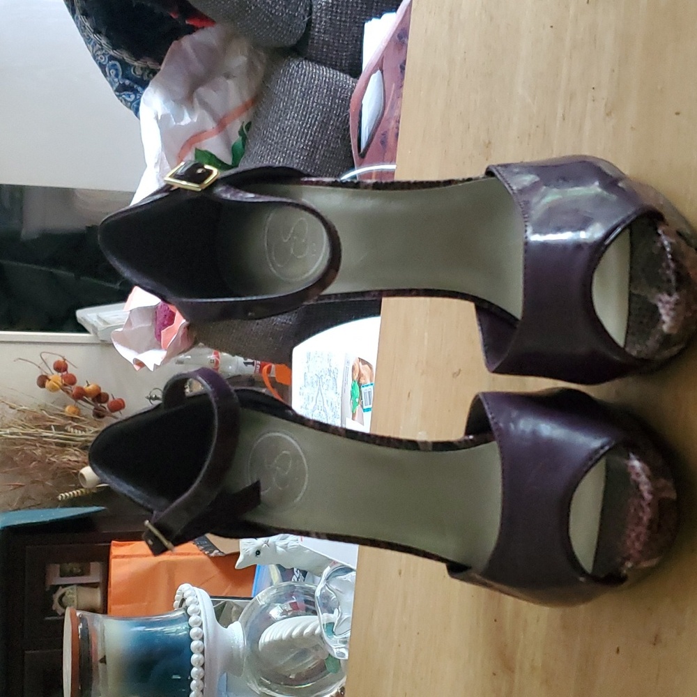 Women's shoes